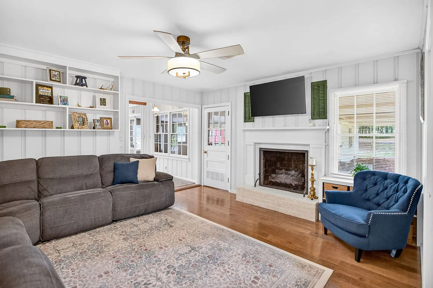 4 bed, 2.0 bath, 2055 sqft, $4,725 — Photo 4