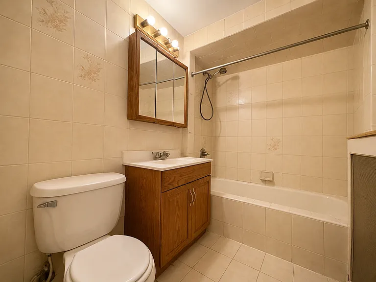 1619 E 15th St #2 — Photo 9