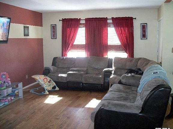 3rd image of 439 Locust St
