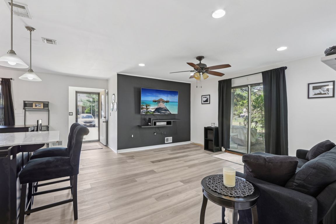 Larkspur Ln-0105-003.jpg