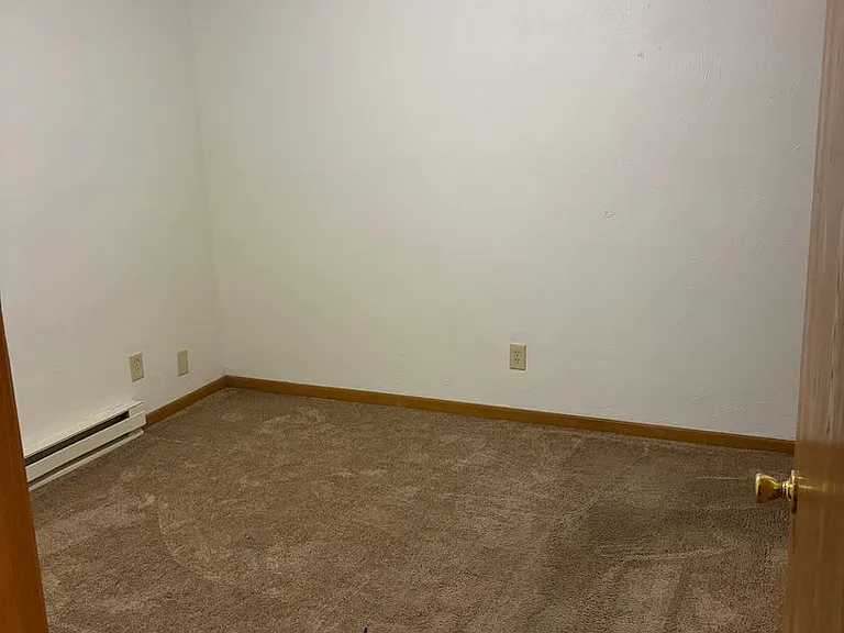 1113 Macarthur Rd — Photo 3