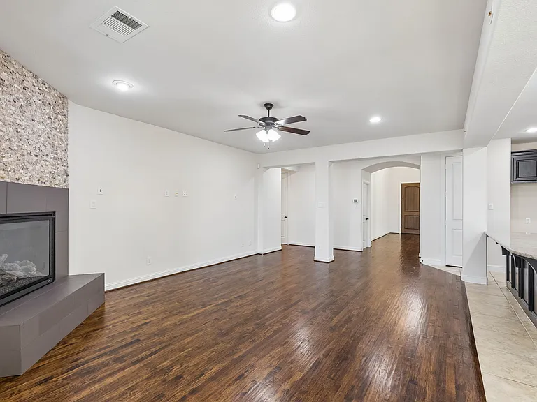 408 Vine St — Photo 30