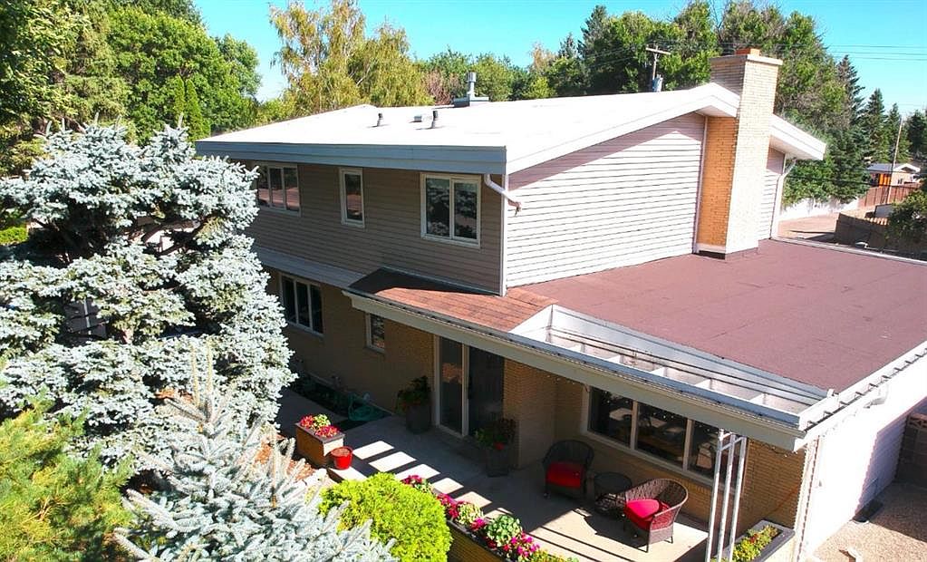 3006 S Parkside Dr S