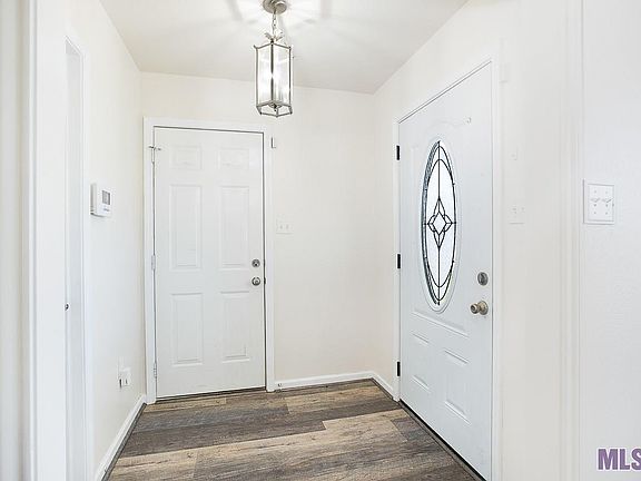 5th image of 23628 Wellington Ave