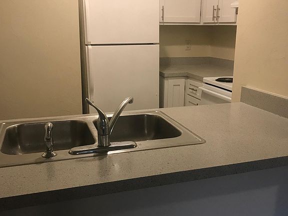 4th image of 1858 Nicklaus Ct APT A