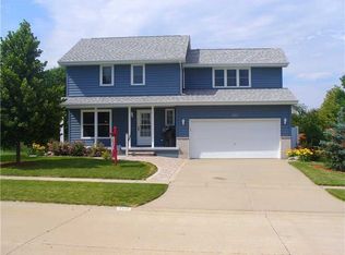 506 Huntington Ridge Rd NE, Cedar Rapids, IA 52402