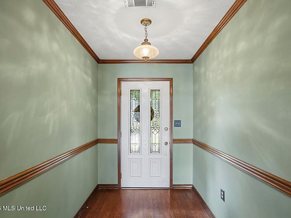 4th image of 222 Greenfield Pl