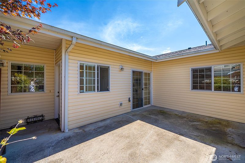3rd image of 2807 Wilton Lane E