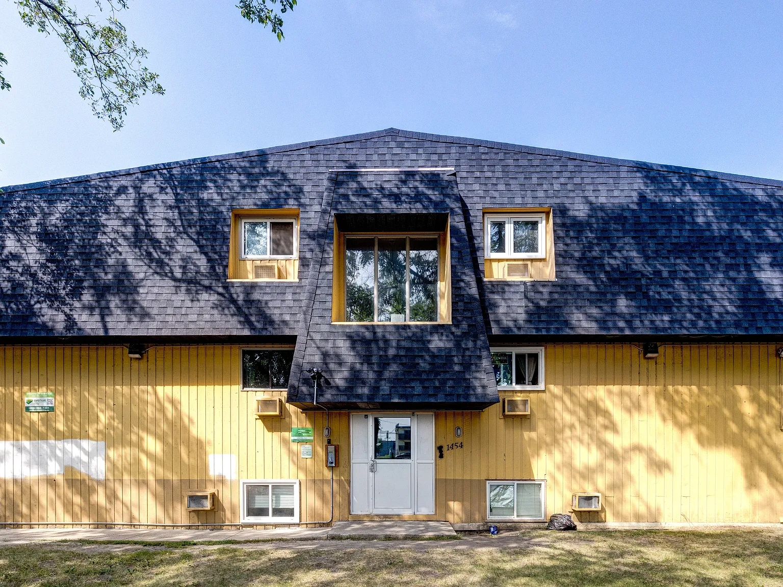 Mosaic Manor — Photo 1