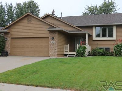 5704 W 52nd St, Sioux Falls, SD, 57106