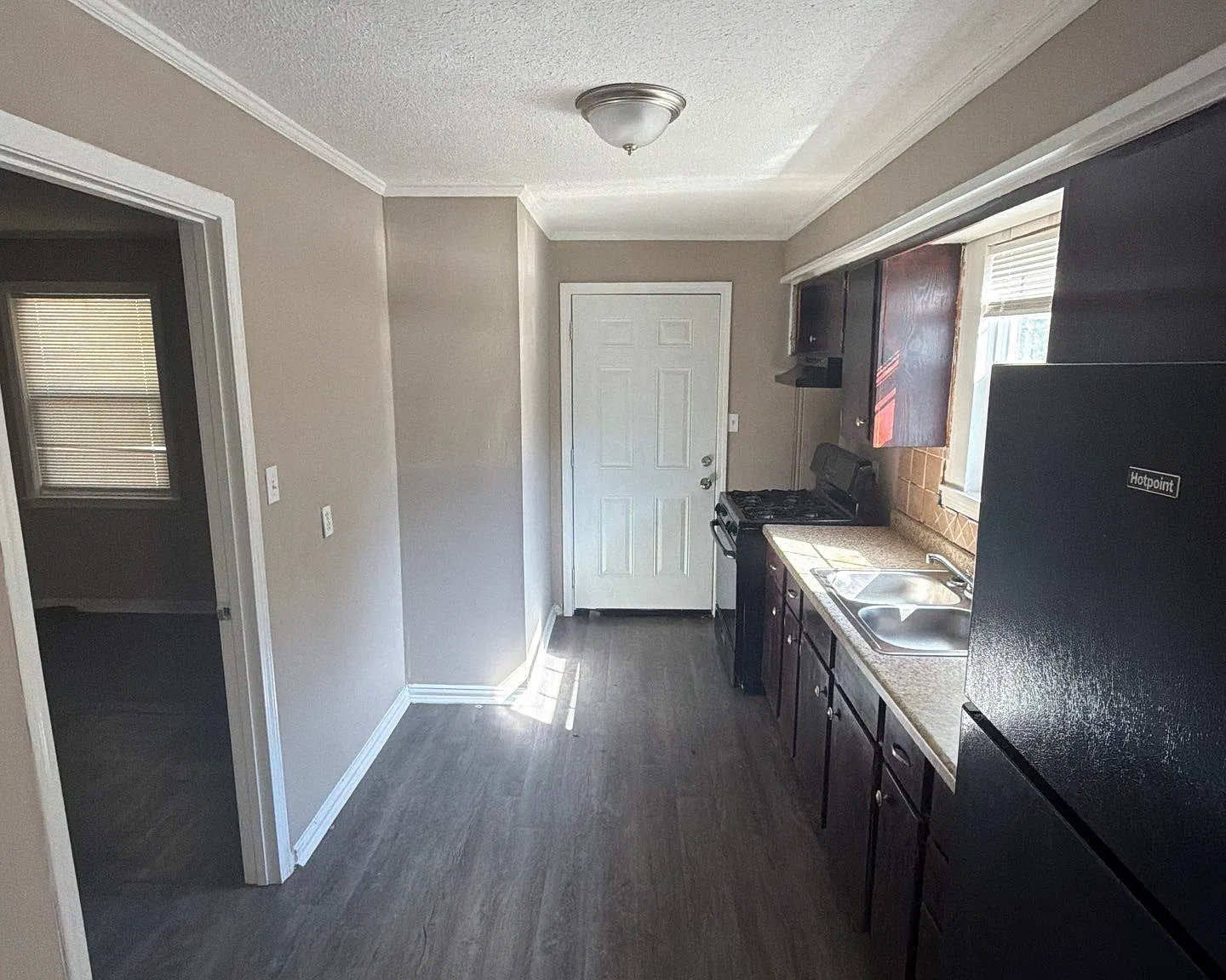 1406 Cadillac Drive - 1 — Photo 4
