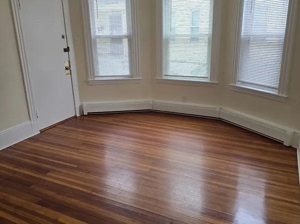 29 Park St #1, Salem, MA 01970