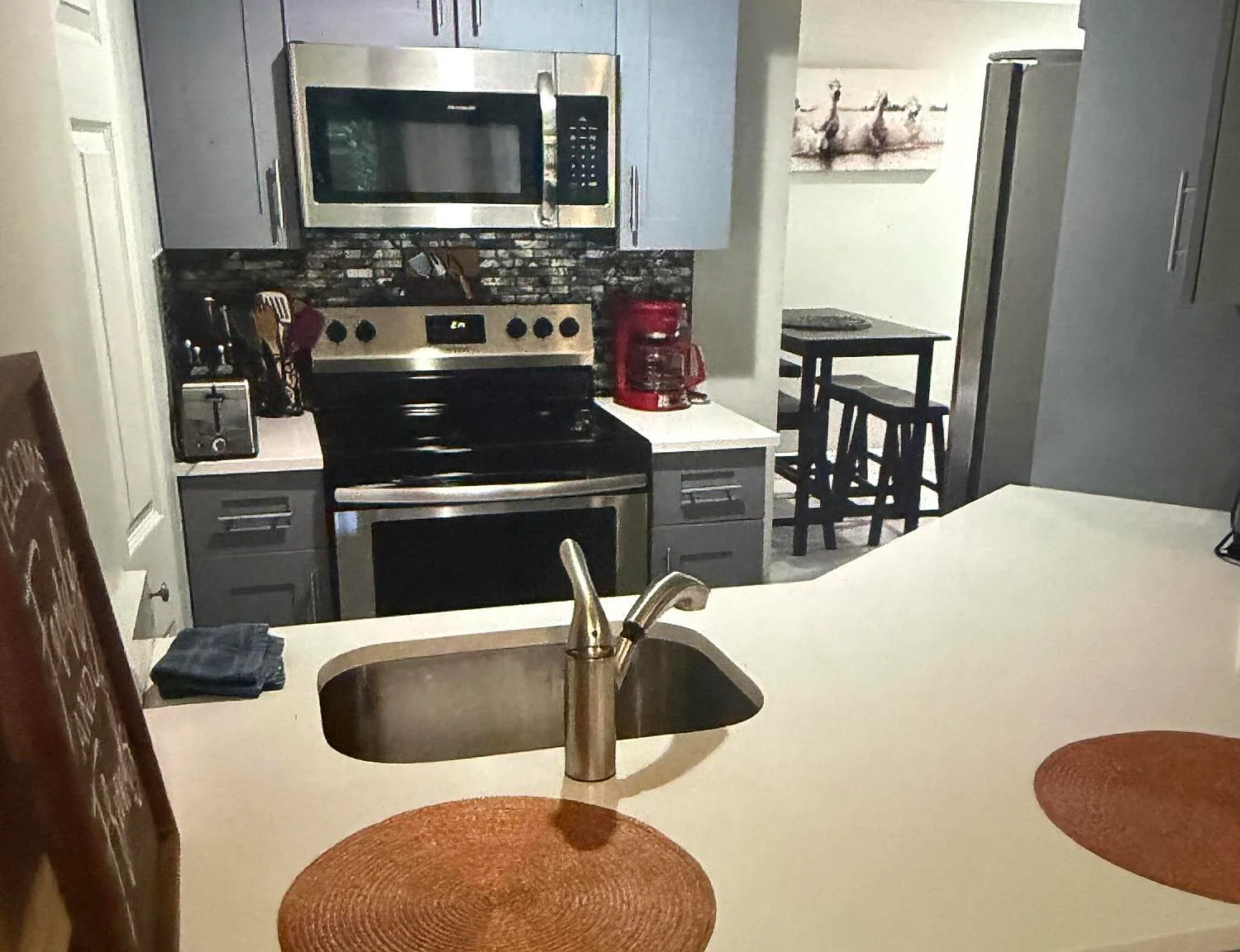 2 bed, 2.0 bath, 1097 sqft, $3,200 — Photo 2
