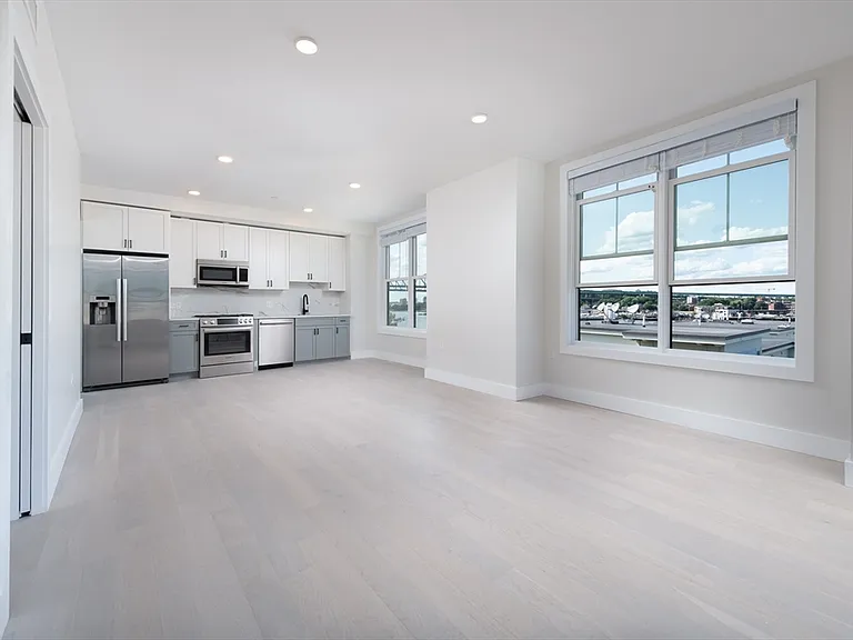 425 Border St #405 — Photo 2
