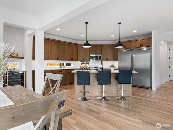 4th image of 12524 179th Street E