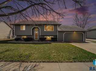 5719 W Dardanella Rd, Sioux Falls, SD 57106