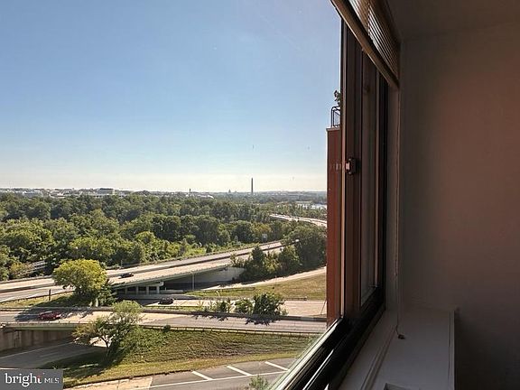 2nd image of 1021 Arlington Blvd APT 1127