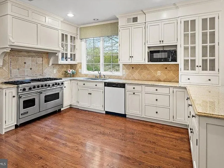 12 Windermere Way — Photo 5