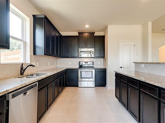 3rd image of 2412 Summer Trail Dr