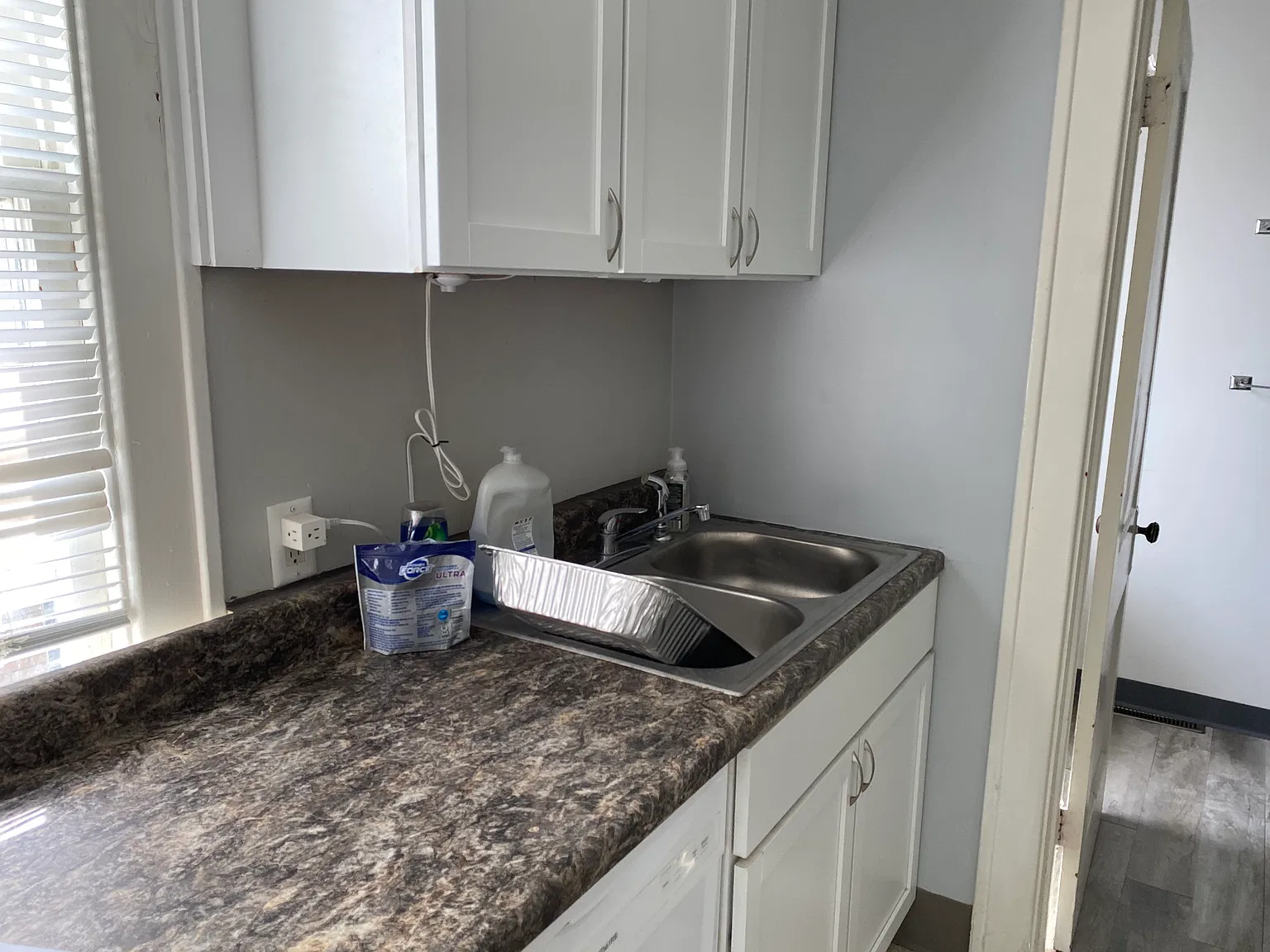5 bed, 1640 sqft, $2,600 — Photo 4