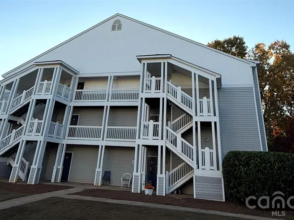 10 Hamiltons Bay Ct, Clover, SC 29710