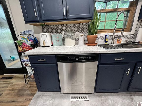 4th image of 375 Polly Dr
