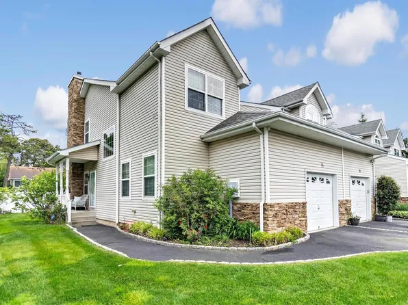 35 Terrace Lane #35, Patchogue, NY 11772
