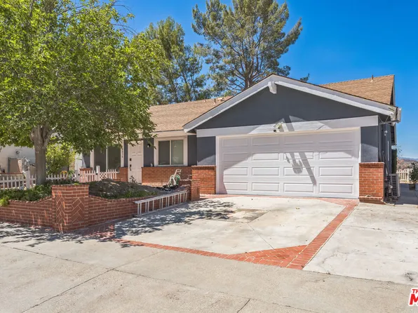 18834 Wellhaven St, Santa Clarita, CA 91351