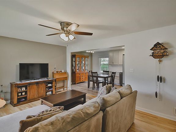 5th image of 6220 Walker Ave