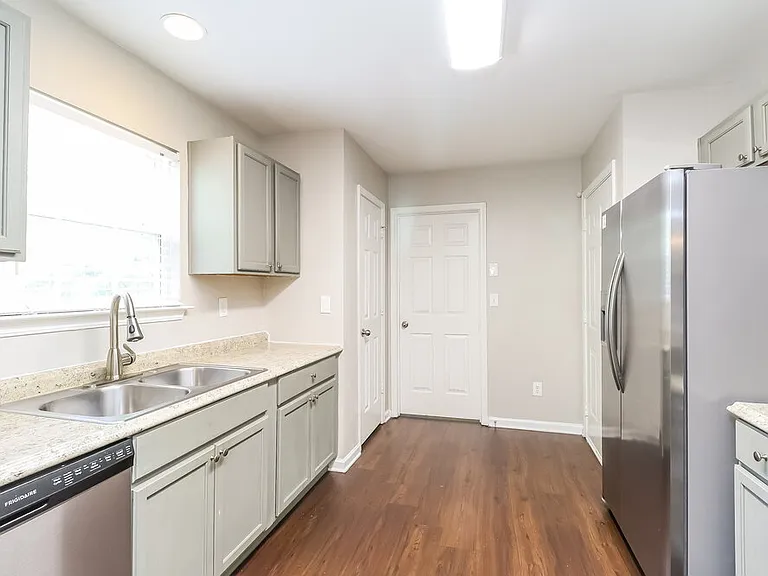 7823 Montbrook Dr — Photo 8