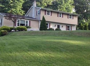 11 Maple Rdg, Ballston Lake, NY 12019