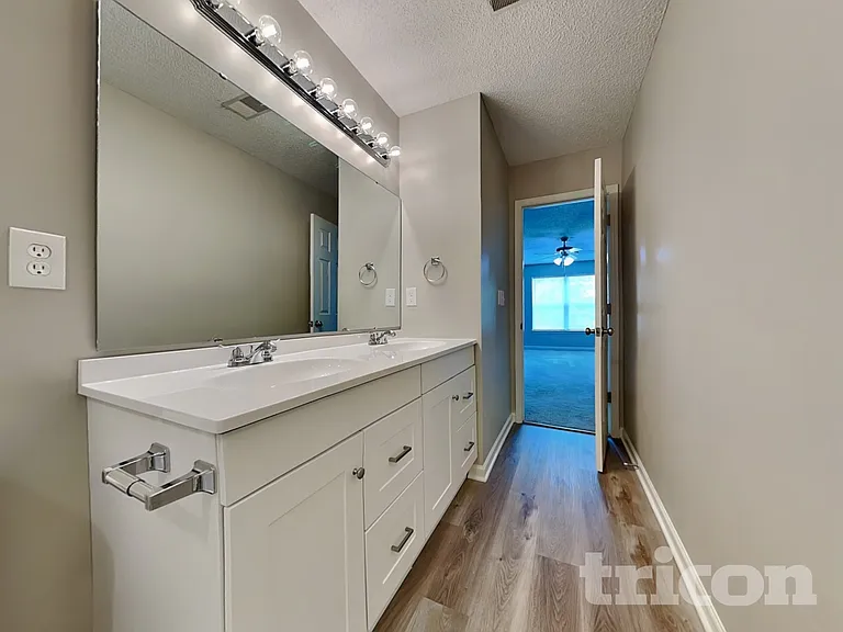 121 Eagle Pointe Dr — Photo 9