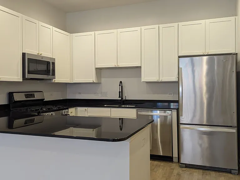 625 W Oak St #O — Photo 5