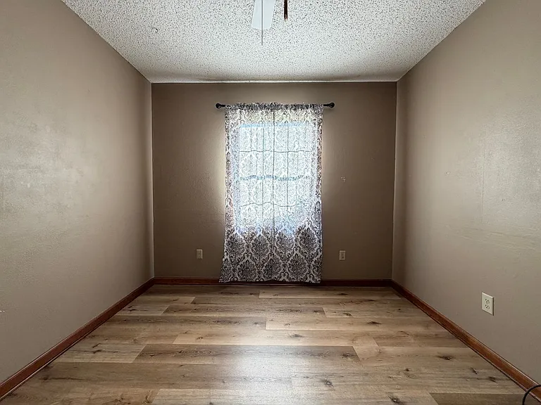 108 Lake Dr — Photo 9