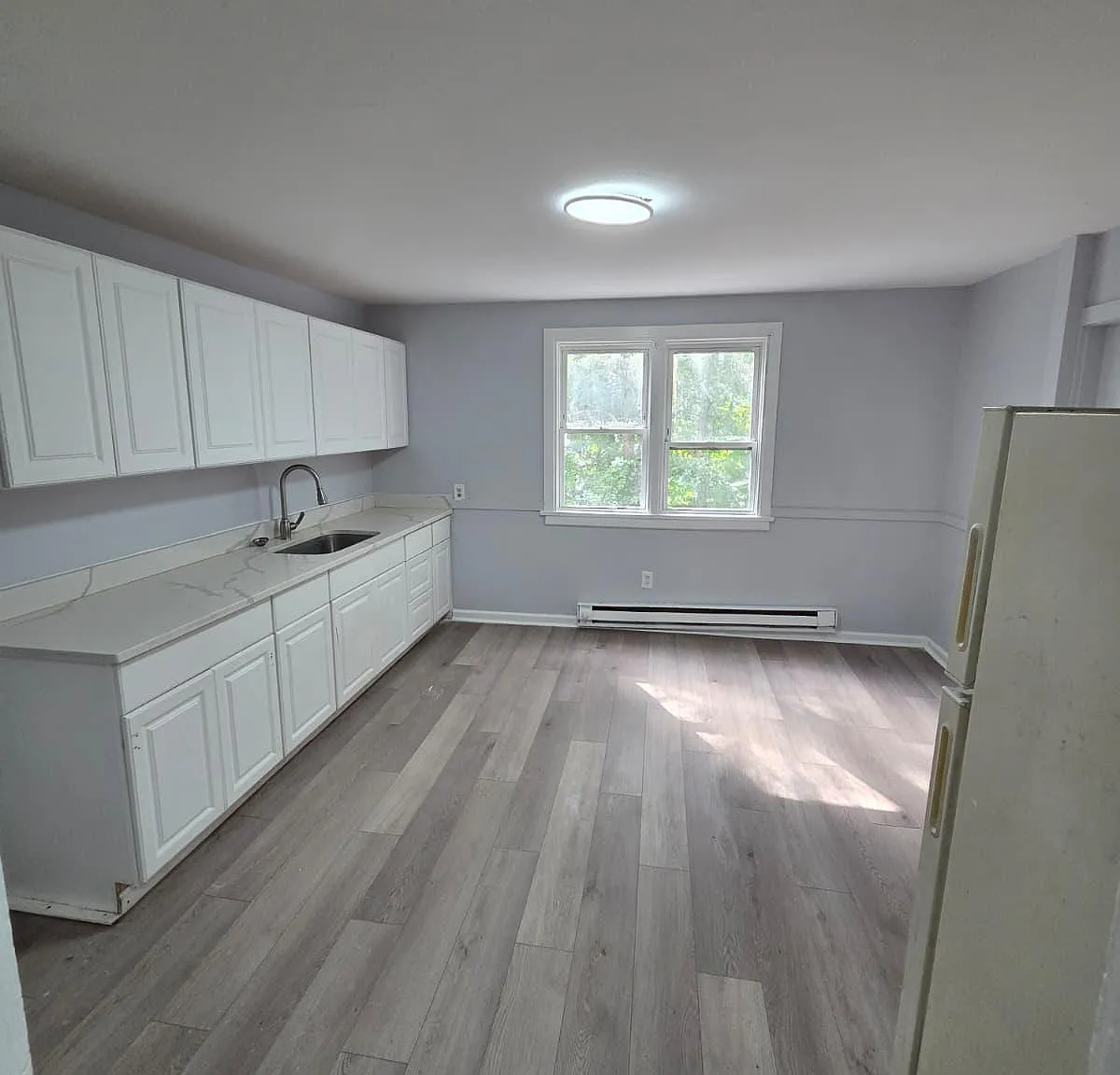 2 bed, 1.0 bath, 920 sqft, $1,300 — Photo 1