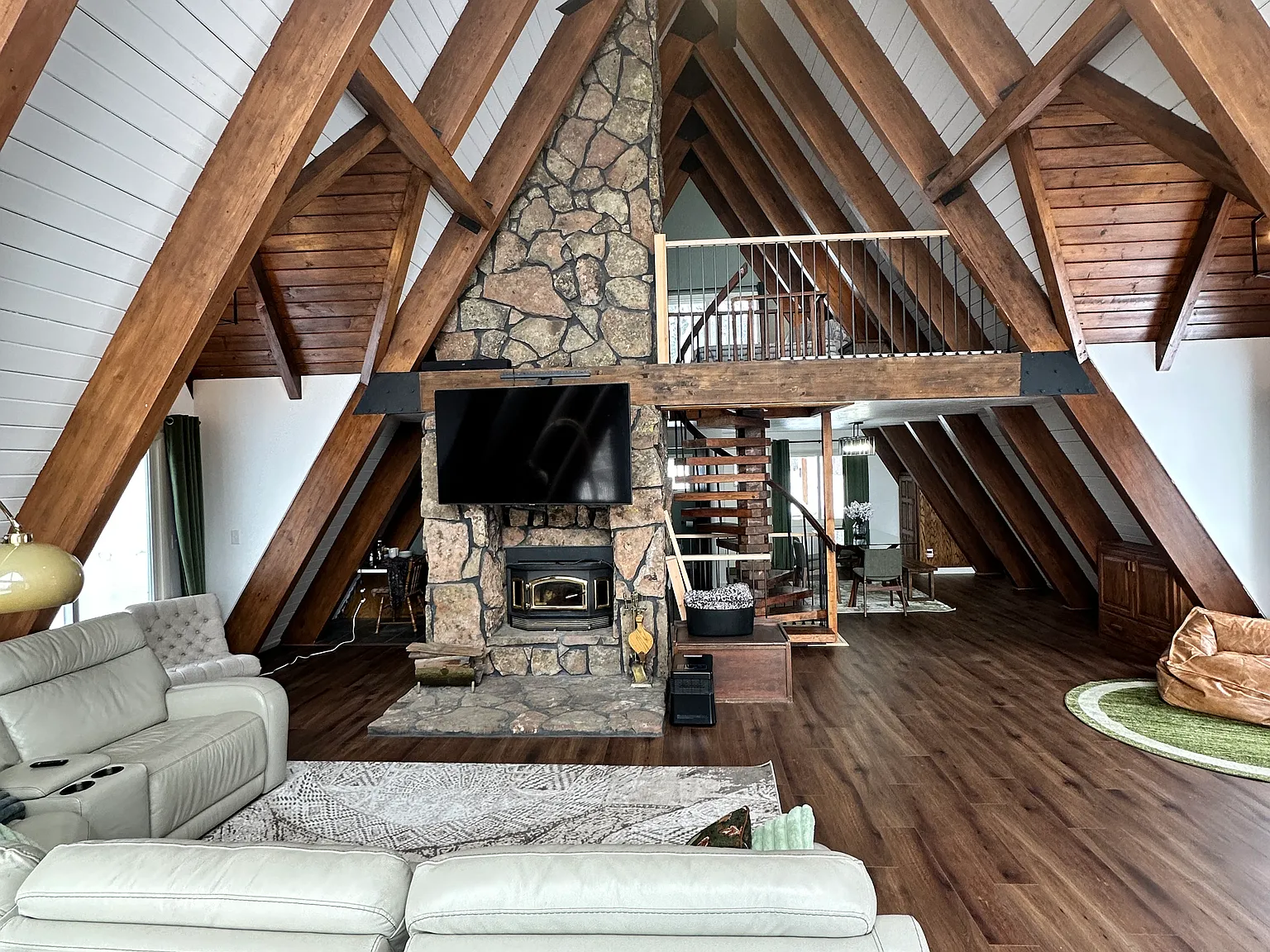 3 bed, 2.5 bath, 2300 sqft, $3,100 — Photo 2