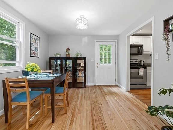 3rd image of 15 Cove Ave #15