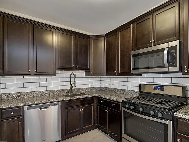 1113 Halifax Pl — Photo 10