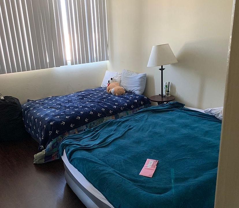 2nd image of 5725 Reseda Blvd