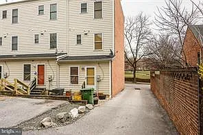 524 Saint Mary Street - 1 — Photo 3