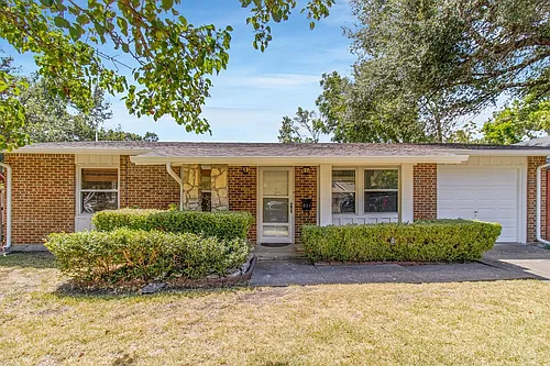 821 Brentwood Ln Photo 1