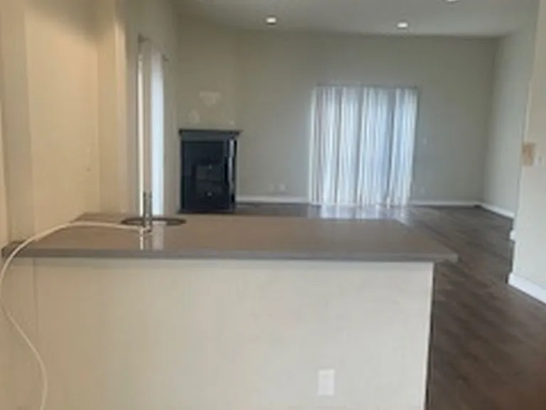 2436 Barry Ave #1 — Photo 10