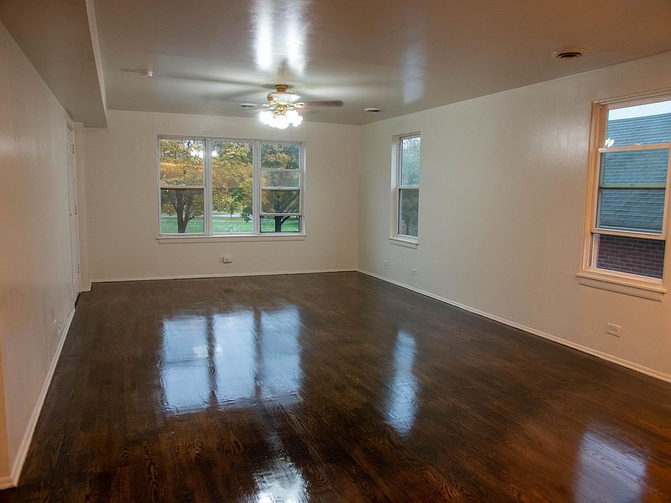 Main room (front door on the left).
