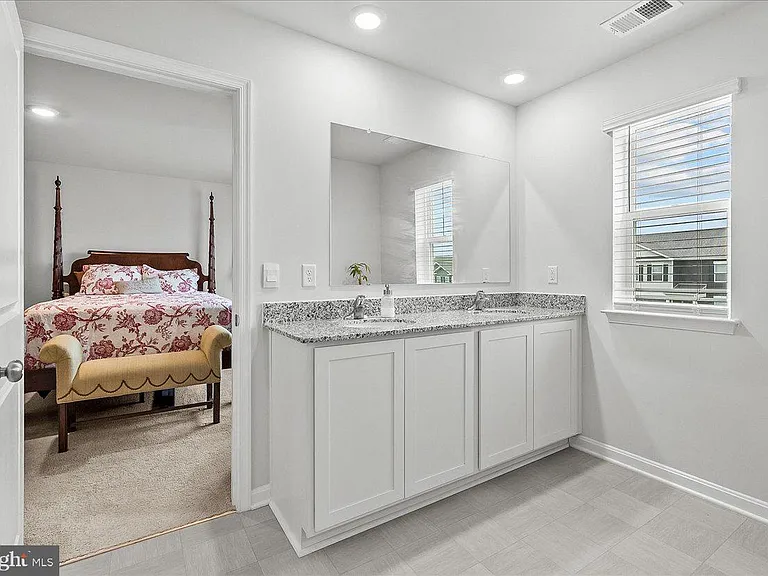 109 Woodford Dr — Photo 39