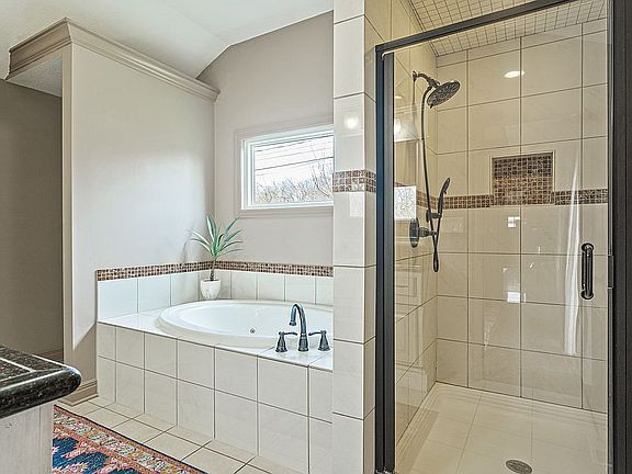 3rd image of 2110 W 72nd St