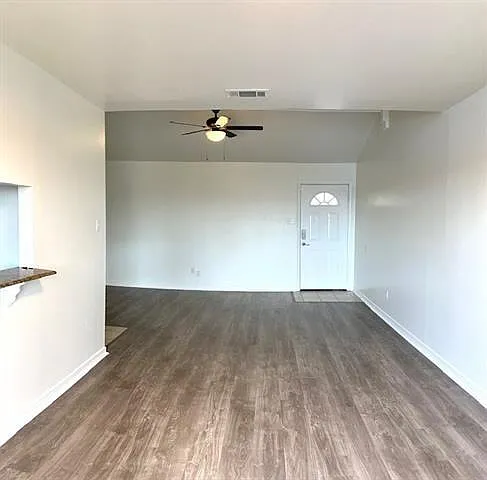 1 bed, 1.0 bath, 690 sqft, $1,095 — Photo 2