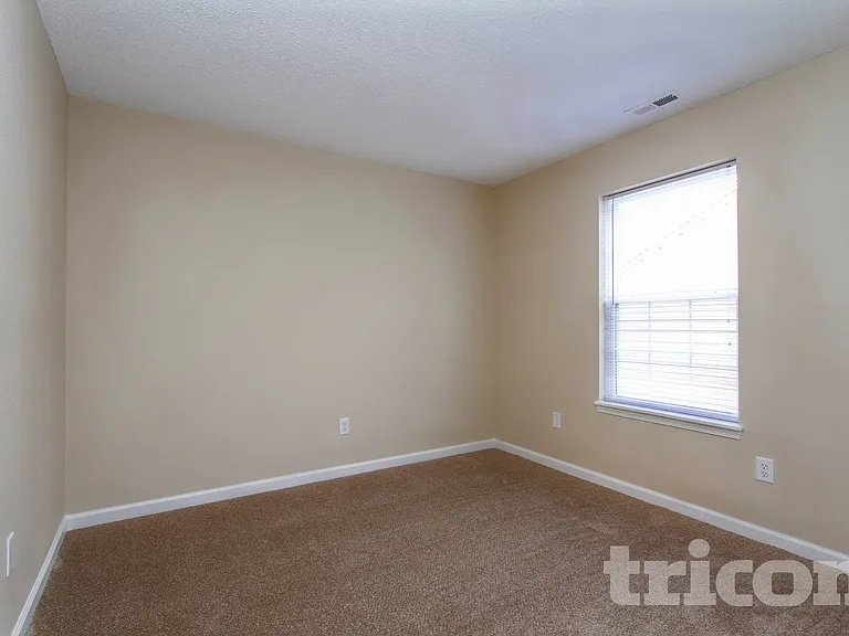 1329 Lake Meadow Dr — Photo 13