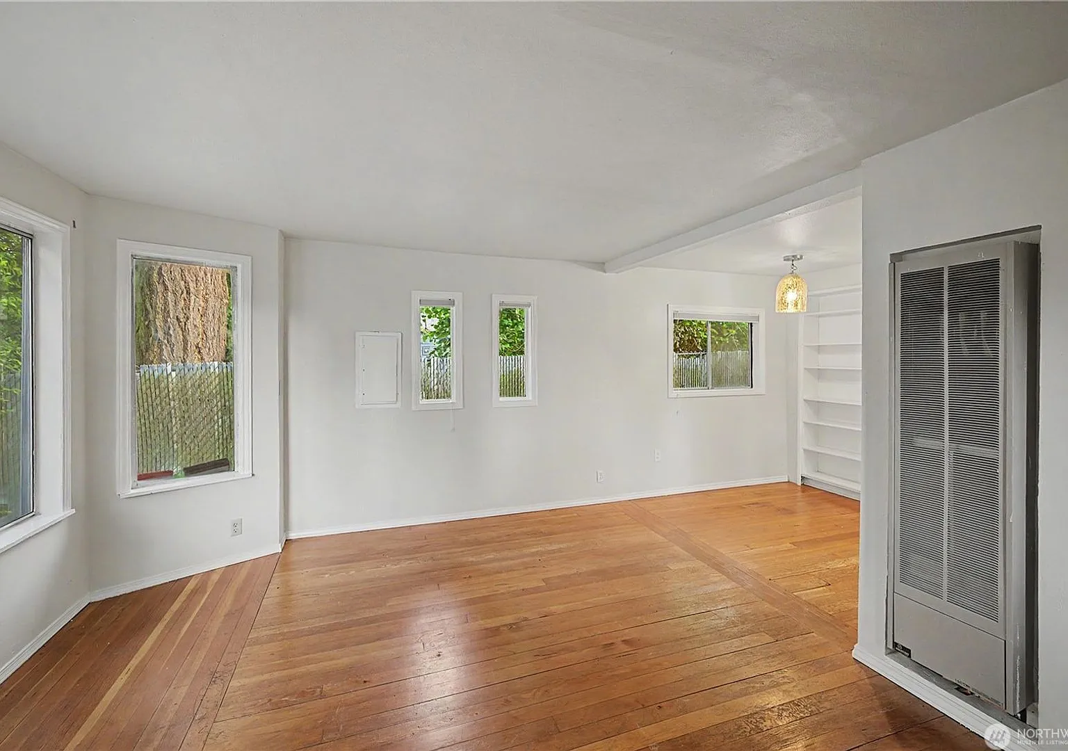 Arbor Heights Bungalow, Available early October — Photo 2