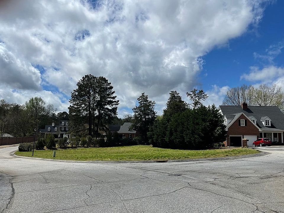 1st image of 122 Country Club Dr