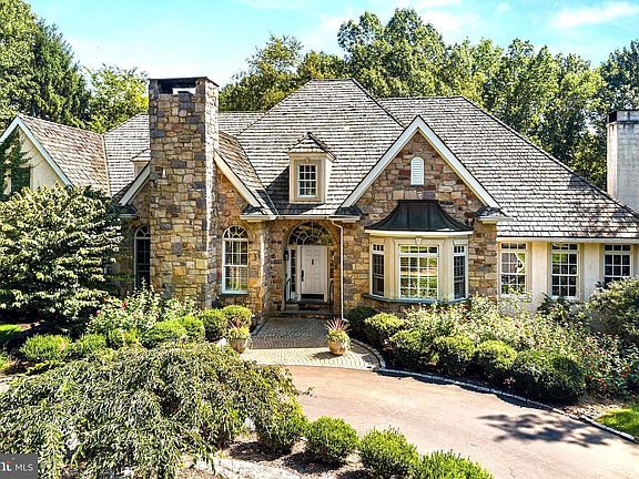 3rd image of 5 Mercer Gate Dr